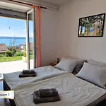 Seaview Manzoni Lejlighed