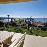 Seaview Manzoni Lejlighed *